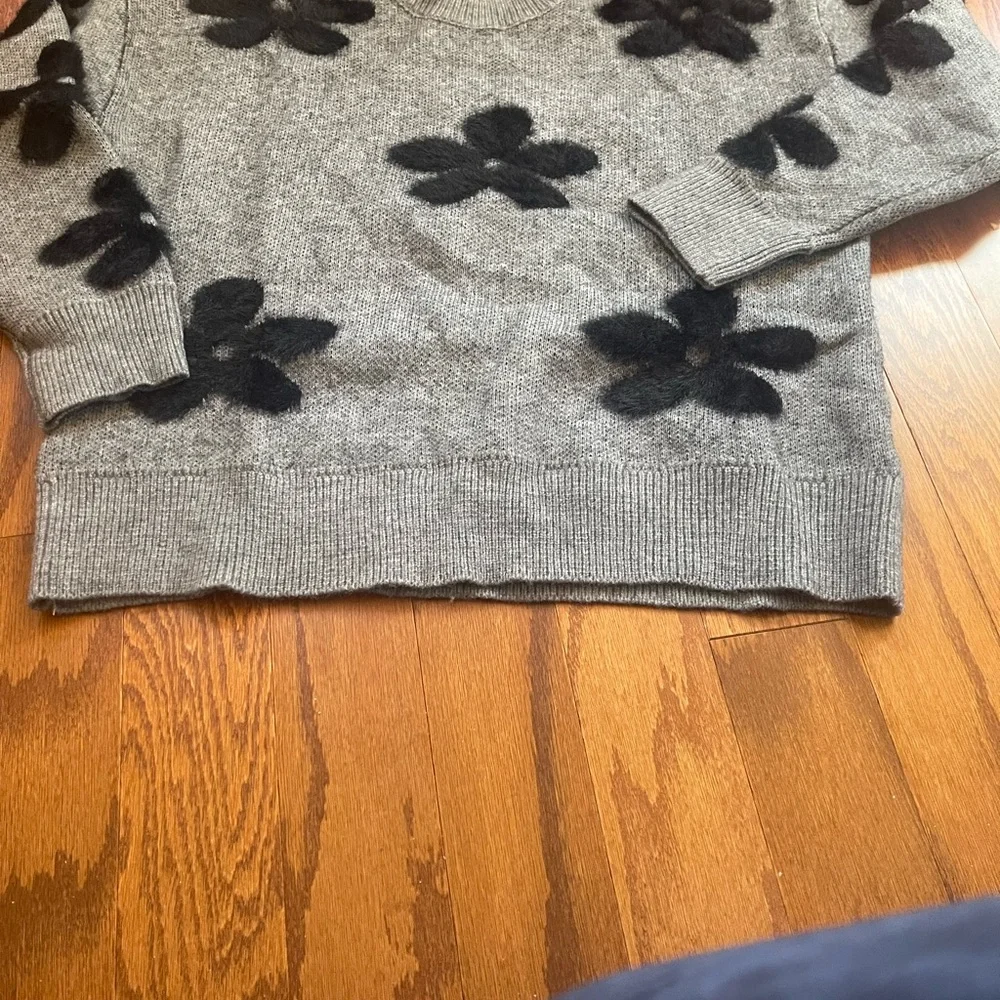 Mod Gray Floral Knit Sweater | Black Flower Detail | Relaxed Fit - Picture 14 of 16